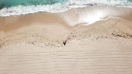 an aerial view of a beach with the ocean at Duplex Terraza Rivera Marisco 2 Dormitorios 2 Baños in El Puerto de Santa María