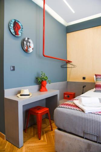 Cama ou camas em um quarto em CentraL44 WoW CasuaL Suite-Ermou view