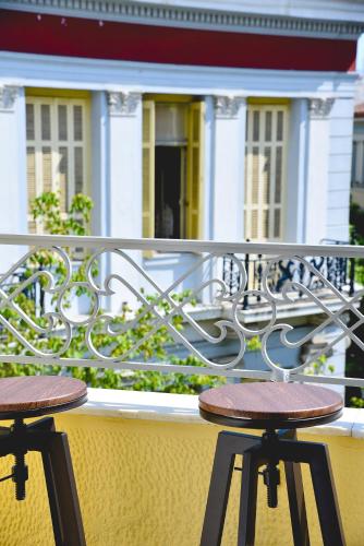 Uma varanda ou terraço em CentraL44 WoW CasuaL Suite-Ermou view