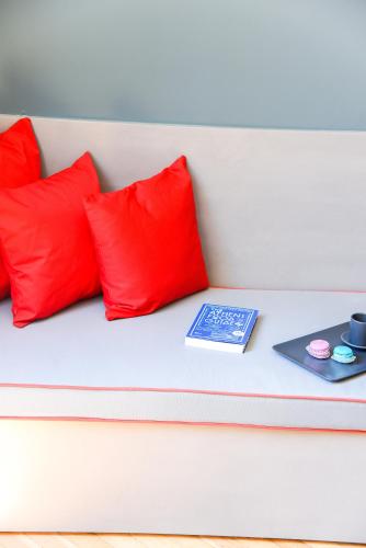 Cama ou camas em um quarto em CentraL44 WoW CasuaL Suite-Ermou view