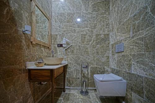 Bilik mandi di Cappadocia Cave Lodge
