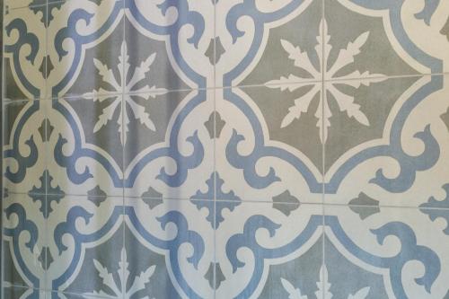 a tile wall with a blue and white pattern at BnB Sant'Alfonso in Agrigento