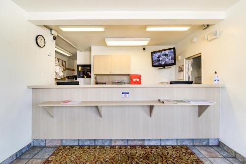 A kitchen or kitchenette at OYO Hotel South Bend - Campus