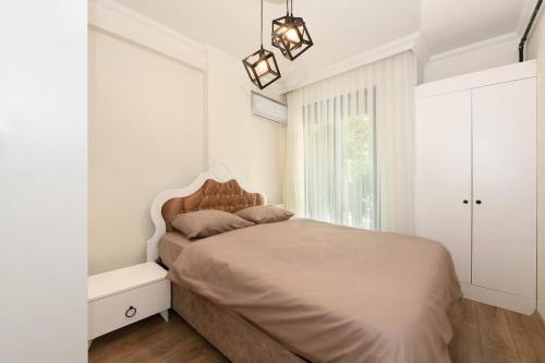 Una cama o camas en una habitación de Kardeş Suite 4