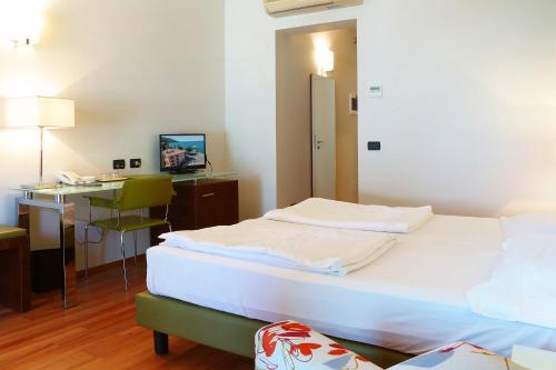 Ένα ή περισσότερα κρεβάτια σε δωμάτιο στο Hotel Lido