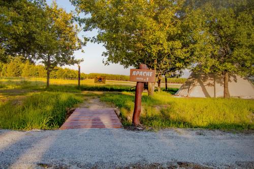 a sign on the side of a dirt road at Residence Safari Resort - Teepee Village in Borovany