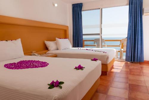 Un pat sau paturi într-o cameră la Hotel Irma