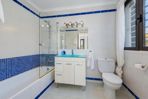 a bathroom with a toilet and a sink and a shower at Apartment La Bugambilia in Port de Pollensa
