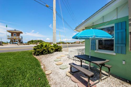 Gallery image of Gulf View Cottage #3 in Bradenton Beach