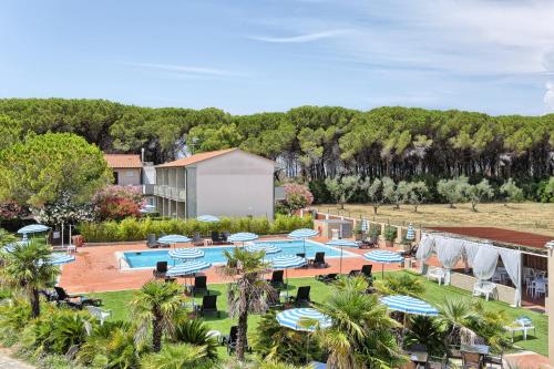 Poolen vid eller i närheten av Oleandri Suite Hotel