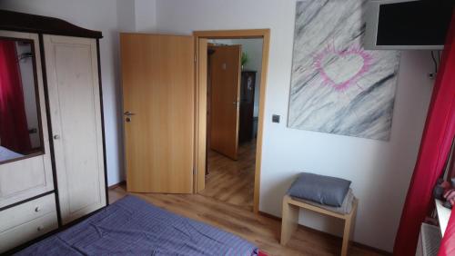Cama o camas de una habitación en Private Zimmer bei der Weser-Ems-Halle