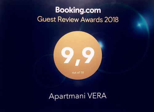 a sign that says guest review awards with a gold circle at Apartmani Vera in Primošten
