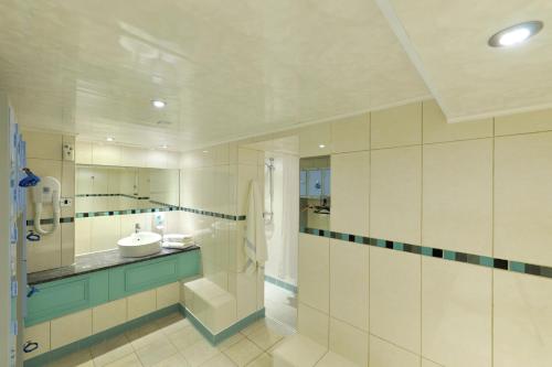 Kupatilo u objektu Clifton Park Hotel - Exclusive to Adults