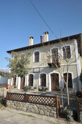 Το κτήριο όπου στεγάζεται  ο ξενώνας