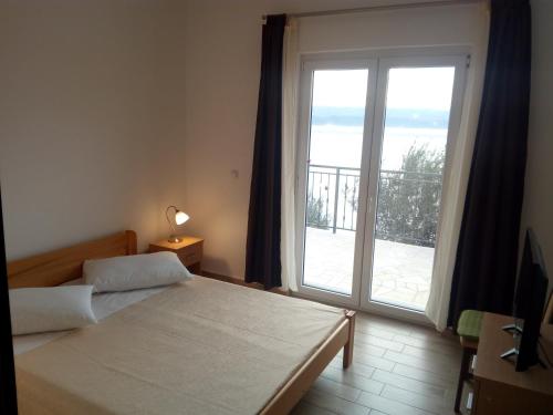 Ένα ή περισσότερα κρεβάτια σε δωμάτιο στο Apartment on the beach