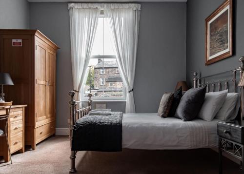a bedroom with a bed and a window at Scotia House - Beautifully Presented Accommodation in Harrogate