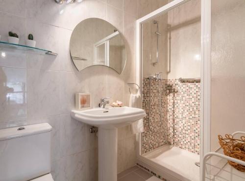 Ένα μπάνιο στο Prestancia Apartament by the Urban Hosts