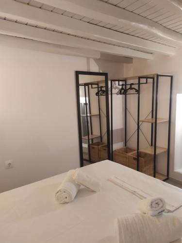 Una cama o camas en una habitación de Melikarou houses