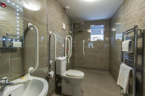 A bathroom at The olde Coach House 