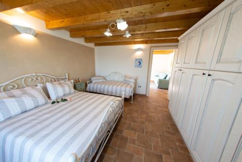 a bedroom with two beds in a room at La Beppa - Casa Vacanza in Pontremoli