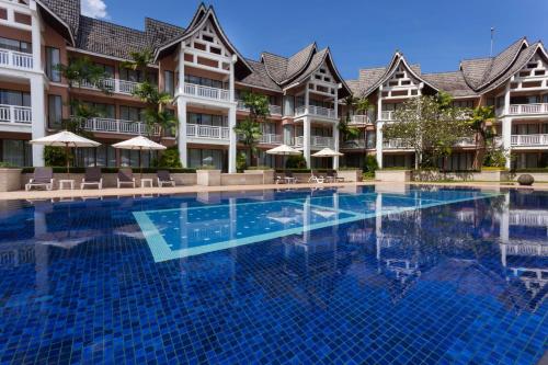 ein Schwimmbad vor einem Hotel in der Unterkunft Allamanda Laguna Phuket by RESAVA in Strand Bang Tao
