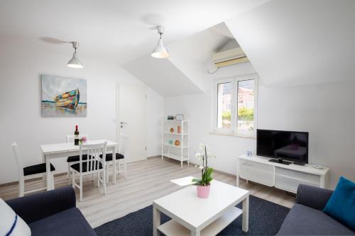 Foto Apartments Katarina-Two Bedroom Apartment with Parking 5