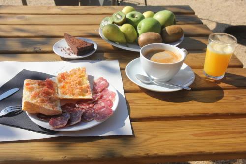 Photo de la galerie de l'établissement Hotel Fundació L'Olivar, à Ventalló