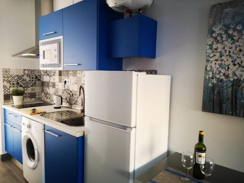 Dapur atau dapur kecil di Bnbook Medea Apartments