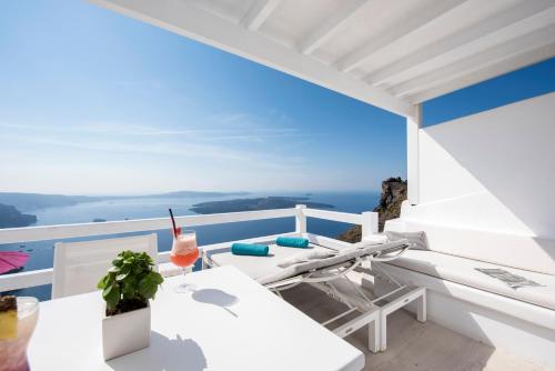 Gallery image of Aqua Luxury Suites Santorini in Imerovigli