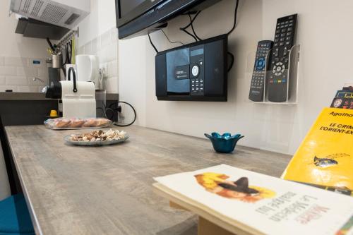 a kitchen with a counter top with a microwave at Le Gérémoy in Vittel
