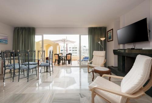 Apartamento en Puerto Marina B32
