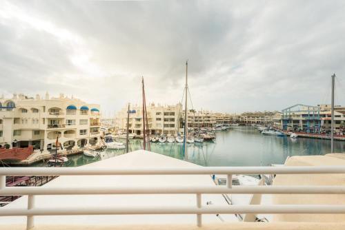 Apartamento en Puerto Marina B32