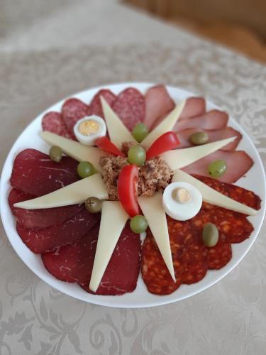 Mad på pensionatet eller i nærheden