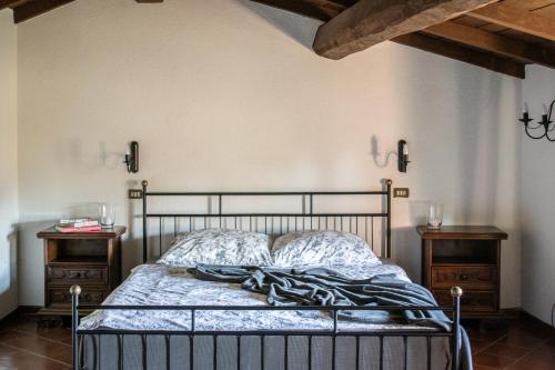 Una cama o camas en una habitación de MULINO VECCHIO