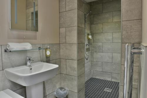 A bathroom at The Loddon Swan 