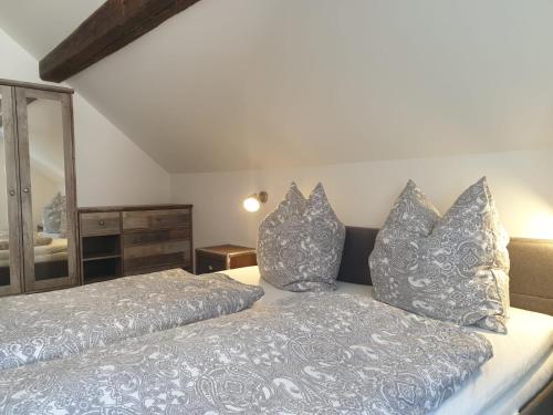 a bedroom with a bed and a large mirror at Unterkunft am Weinberg in Nünchritz
