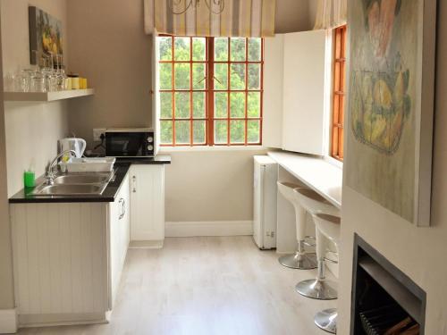 Una cocina o zona de cocina en By The Way Guesthouse