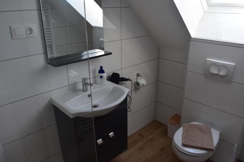 A bathroom at Sziget Vendégház