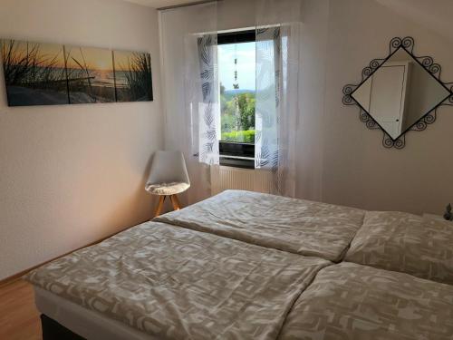 En eller flere senge i et værelse på Ferienwohnung und Monteurwohnung Matthies