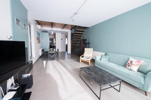 Spacious Beachfront Property (maisonette)