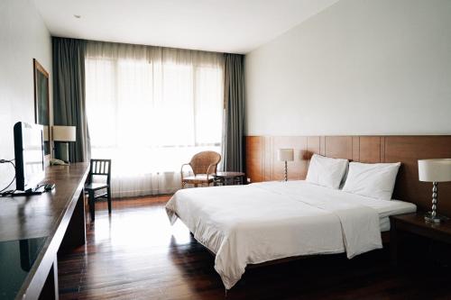 A bed or beds in a room at Inpawa Hotel