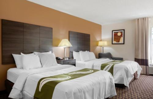Ένα ή περισσότερα κρεβάτια σε δωμάτιο στο Quality Inn High Point - Archdale