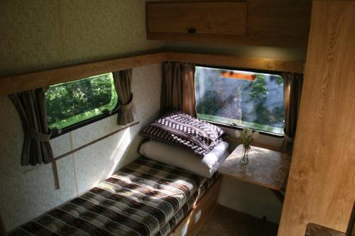 Postel nebo postele na pokoji v ubytování Caravan Yard