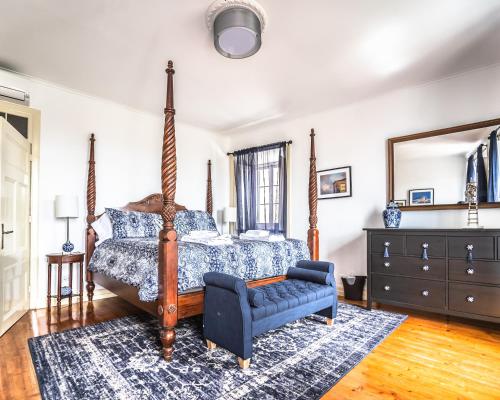 city center, 200 meters to marina, walk to everything, private yard and garden