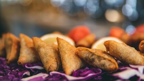 Makanan di atau berdekatan hotel