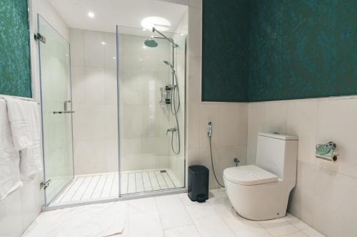 Bilik mandi di Iridium Hotel