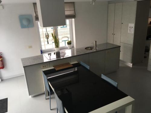 
A kitchen or kitchenette at Top floor duplex Apt with terrace P free
