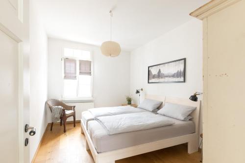 Un pat sau paturi într-o cameră la WÄLDER: Quartier St.Blasien