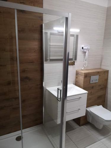 a bathroom with a shower and a toilet at Apartamenty Sokółka in Sokółka