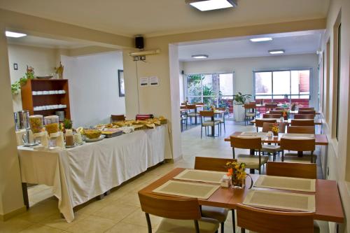 Restoran või mõni muu söögikoht majutusasutuses Hotel Jardin De Iguazu